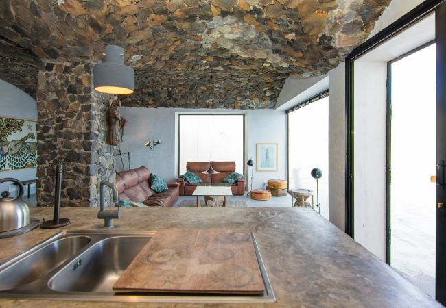 Apartamento em Arico - HomeForGuest NextDoor Oasis: frente al mar, terraza, piscina natural- HomeForGuest Apartamento em Arico - HomeForGuest NextDoor Oasis: frente al mar, terraza, piscina natural- HomeForGuest