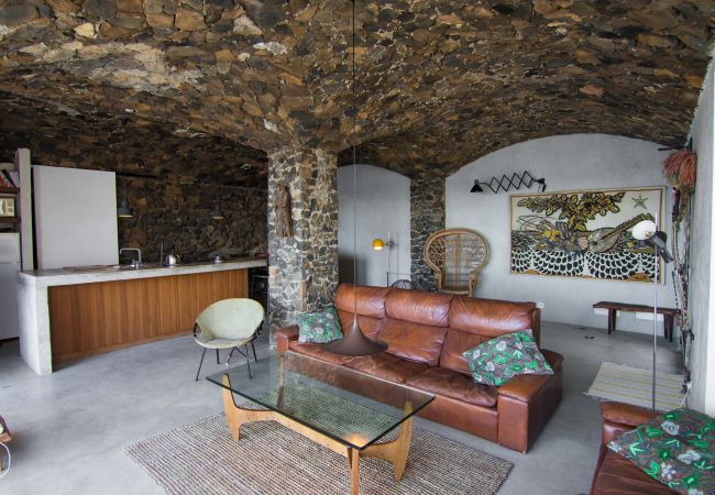Apartamento em Arico - HomeForGuest NextDoor Oasis: frente al mar, terraza, piscina natural- HomeForGuest Apartamento em Arico - HomeForGuest NextDoor Oasis: frente al mar, terraza, piscina natural- HomeForGuest
