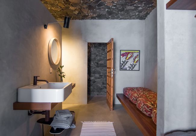 Apartamento em Arico - HomeForGuest NextDoor Oasis: frente al mar, terraza, piscina natural- HomeForGuest Apartamento em Arico - HomeForGuest NextDoor Oasis: frente al mar, terraza, piscina natural- HomeForGuest