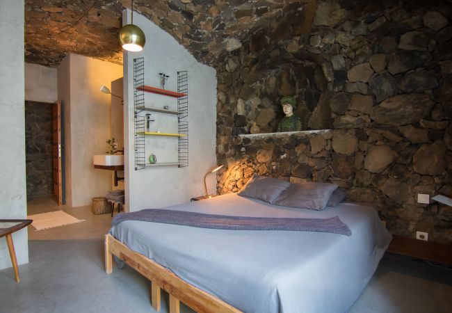 Apartamento em Arico - HomeForGuest NextDoor Oasis: frente al mar, terraza, piscina natural- HomeForGuest Apartamento em Arico - HomeForGuest NextDoor Oasis: frente al mar, terraza, piscina natural- HomeForGuest