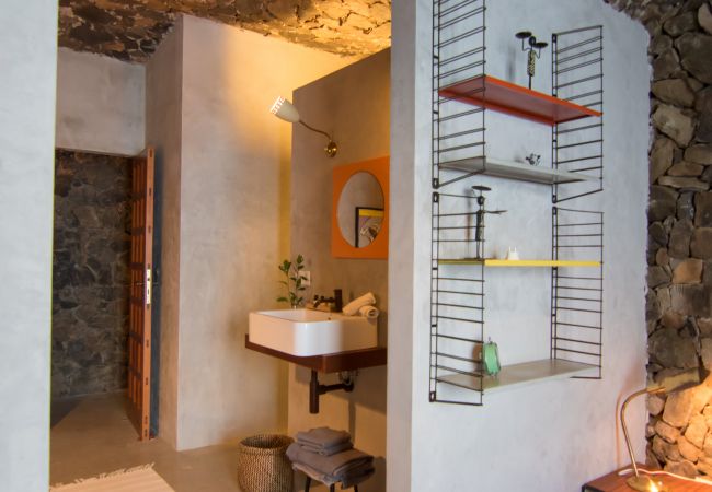 Apartamento em Arico - HomeForGuest NextDoor Oasis: frente al mar, terraza, piscina natural- HomeForGuest Apartamento em Arico - HomeForGuest NextDoor Oasis: frente al mar, terraza, piscina natural- HomeForGuest