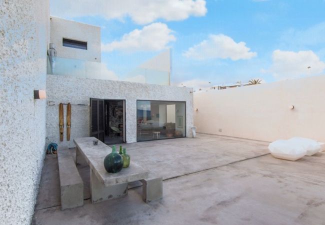 Apartamento em Arico - HomeForGuest NextDoor Oasis: frente al mar, terraza, piscina natural- HomeForGuest Apartamento em Arico - HomeForGuest NextDoor Oasis: frente al mar, terraza, piscina natural- HomeForGuest