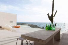 Apartamento em Arico - HomeForGuest NextDoor Oasis: frente al mar, terraza, piscina natural- HomeForGuest