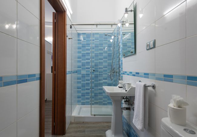 Casa em Arucas - HomeForGuest Acogedor Loft con Parking junto a la Catedral de Arucas Casa em Arucas - HomeForGuest Acogedor Loft con Parking junto a la Catedral de Arucas