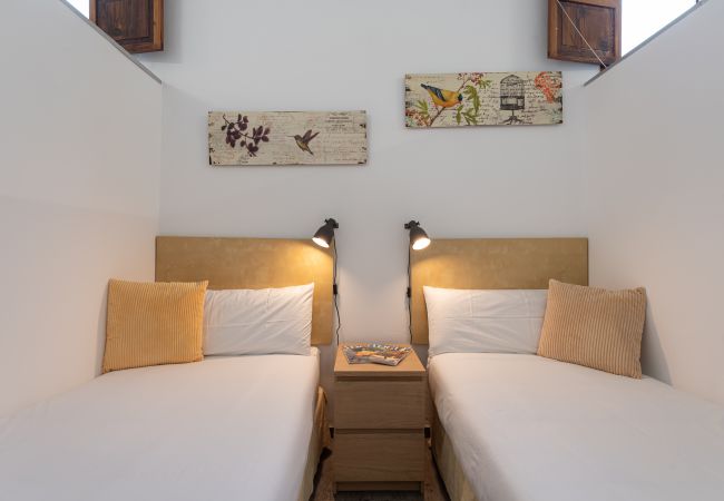 Casa em Arucas - HomeForGuest Acogedor Loft con Parking junto a la Catedral de Arucas Casa em Arucas - HomeForGuest Acogedor Loft con Parking junto a la Catedral de Arucas
