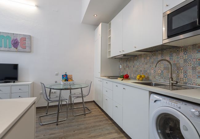 Casa em Arucas - HomeForGuest Acogedor Loft con Parking junto a la Catedral de Arucas Casa em Arucas - HomeForGuest Acogedor Loft con Parking junto a la Catedral de Arucas