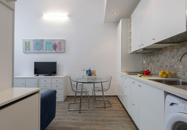 Casa em Arucas - HomeForGuest Acogedor Loft con Parking junto a la Catedral de Arucas Casa em Arucas - HomeForGuest Acogedor Loft con Parking junto a la Catedral de Arucas
