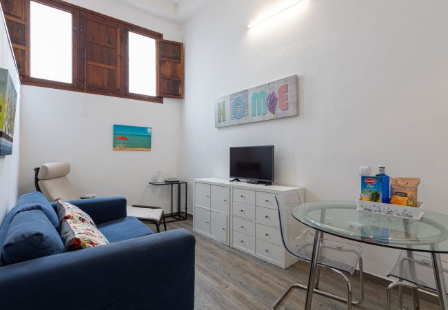 Casa em Arucas - HomeForGuest Acogedor Loft con Parking junto a la Catedral de Arucas Casa em Arucas - HomeForGuest Acogedor Loft con Parking junto a la Catedral de Arucas
