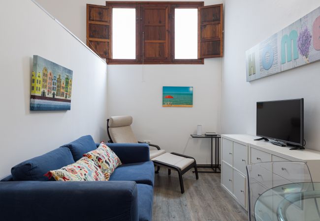 Casa em Arucas - HomeForGuest Acogedor Loft con Parking junto a la Catedral de Arucas Casa em Arucas - HomeForGuest Acogedor Loft con Parking junto a la Catedral de Arucas