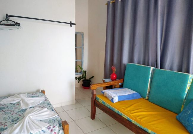 Quarto em Caraguatatuba - Suíte 2 com piscina e wi-fi em Caraguatatuba Quarto em Caraguatatuba - Suíte 2 com piscina e wi-fi em Caraguatatuba