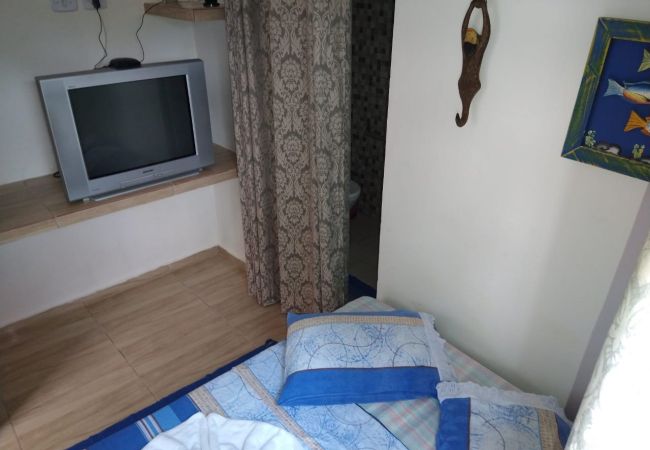 Quarto em Caraguatatuba - Suíte 4 para PcD com piscina em Caraguatatuba Quarto em Caraguatatuba - Suíte 4 para PcD com piscina em Caraguatatuba