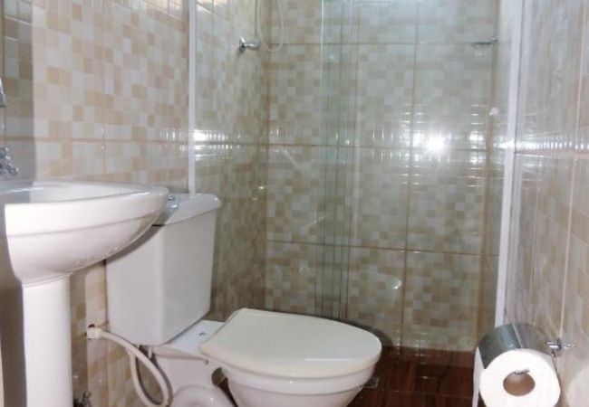 Quarto em Caraguatatuba - Suíte 5 com piscina e wi-fi em Caraguatatuba Quarto em Caraguatatuba - Suíte 5 com piscina e wi-fi em Caraguatatuba