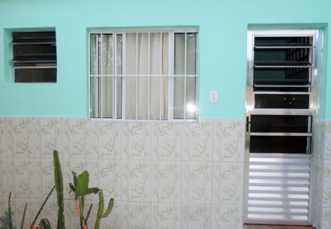 Quarto em Caraguatatuba - Suíte 5 com piscina e wi-fi em Caraguatatuba Quarto em Caraguatatuba - Suíte 5 com piscina e wi-fi em Caraguatatuba