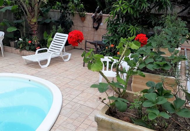 Quarto em Caraguatatuba - Suíte 10 com wifi a 4 min da praia em Caraguá Quarto em Caraguatatuba - Suíte 10 com wifi a 4 min da praia em Caraguá