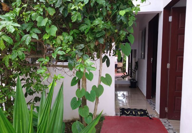 Quarto em Caraguatatuba - Suíte 10 com wifi a 4 min da praia em Caraguá Quarto em Caraguatatuba - Suíte 10 com wifi a 4 min da praia em Caraguá