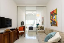 Apartamento em Rio de Janeiro - 450 metros da praia do Leme | PI903