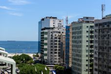 Apartamento em Rio de Janeiro - 450 metros da praia do Leme | PI903