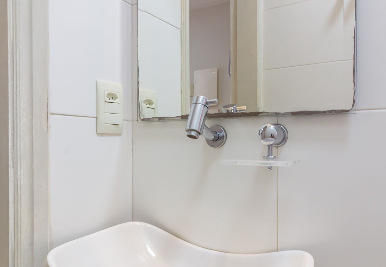 Apartamento em Rio de Janeiro - 450 metros da praia do Leme | PI401 Apartamento em Rio de Janeiro - 450 metros da praia do Leme | PI401