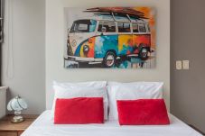 Apartamento em Rio de Janeiro - 450 metros da praia do Leme | PI401