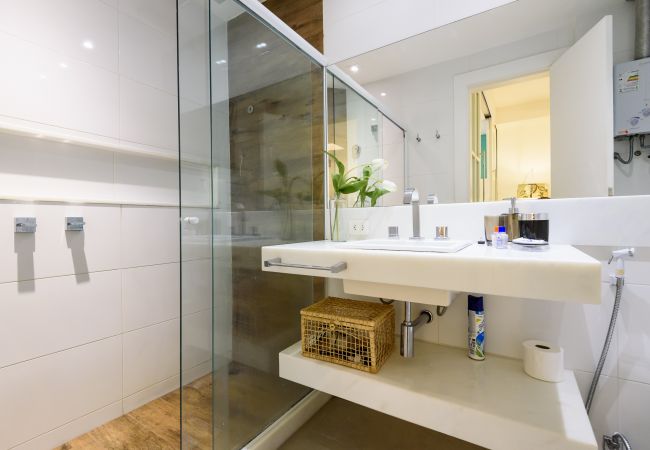 Apartamento em Rio de Janeiro - Vista lateral para o mar, 3min da praia | PJ204 Apartamento em Rio de Janeiro - Vista lateral para o mar, 3min da praia | PJ204