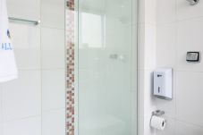 Apartamento em Rio de Janeiro - Estilo em Ipanema | Boa localização | VP305 