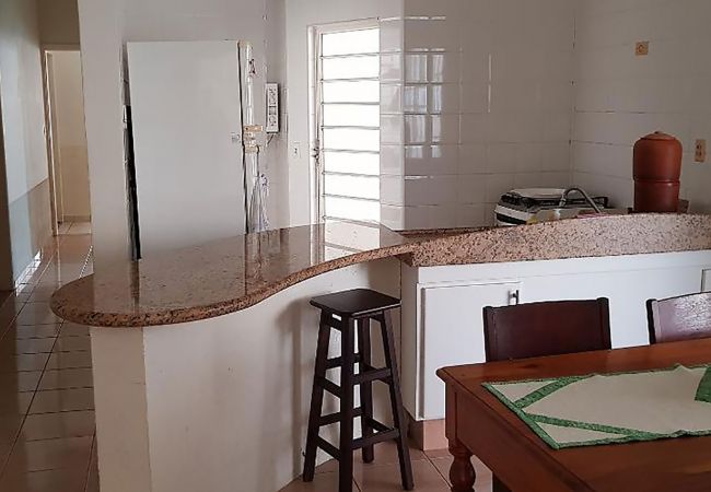Casa em Caraguatatuba - Casa com churrasqueira no Centro de Caraguatatuba Casa em Caraguatatuba - Casa com churrasqueira no Centro de Caraguatatuba