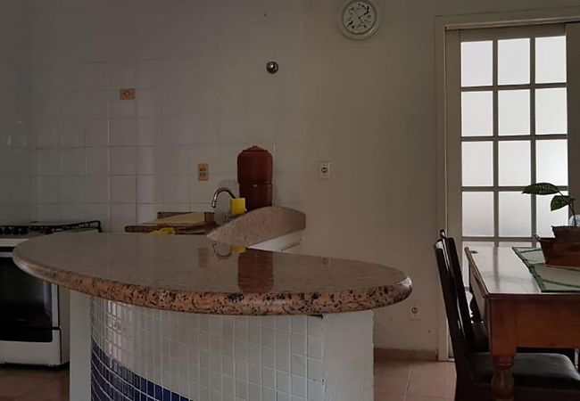 Casa em Caraguatatuba - Casa com churrasqueira no Centro de Caraguatatuba Casa em Caraguatatuba - Casa com churrasqueira no Centro de Caraguatatuba