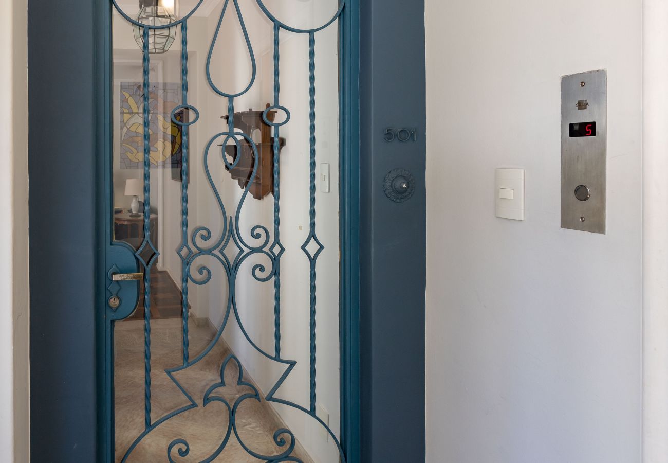 Apartamento em Rio de Janeiro - Refúgio literário, próximo ao Arpoador | FCO501 Apartamento em Rio de Janeiro - Refúgio literário, próximo ao Arpoador | FCO501