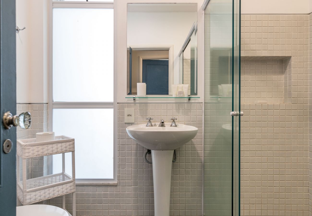 Apartamento em Rio de Janeiro - Refúgio literário, próximo ao Arpoador | FCO501 Apartamento em Rio de Janeiro - Refúgio literário, próximo ao Arpoador | FCO501