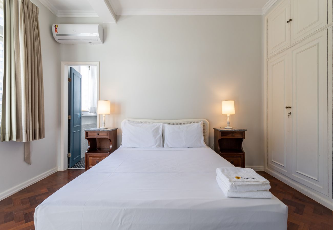 Apartamento em Rio de Janeiro - Refúgio literário, próximo ao Arpoador | FCO501 Apartamento em Rio de Janeiro - Refúgio literário, próximo ao Arpoador | FCO501
