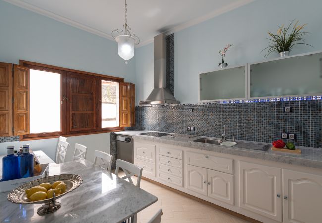 Apartamento em Arucas - HomeForGuest NUEVO Dúplex con Azotea junto a la Catedral de Arucas Apartamento em Arucas - HomeForGuest NUEVO Dúplex con Azotea junto a la Catedral de Arucas