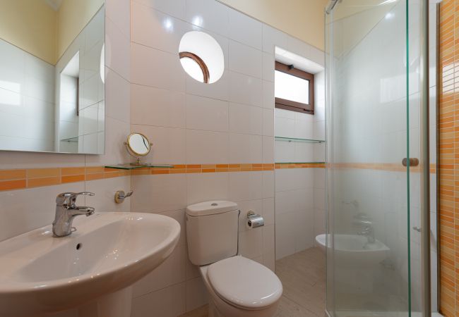 Apartamento em Arucas - HomeForGuest NUEVO Dúplex con Azotea junto a la Catedral de Arucas Apartamento em Arucas - HomeForGuest NUEVO Dúplex con Azotea junto a la Catedral de Arucas