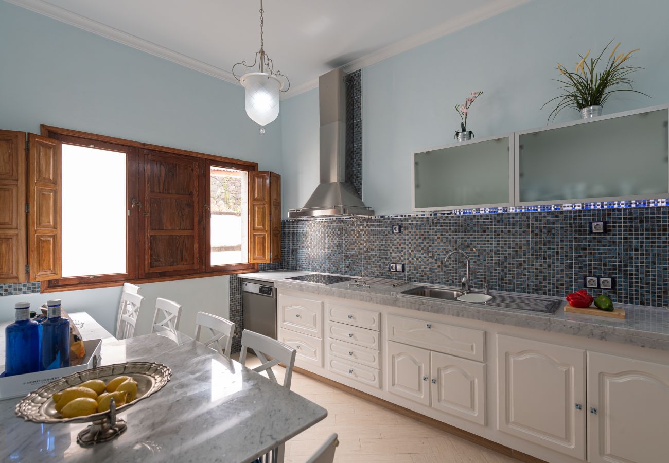 Apartamento em Arucas - HomeForGuest NUEVO Dúplex con Azotea junto a la Catedral de Arucas Apartamento em Arucas - HomeForGuest NUEVO Dúplex con Azotea junto a la Catedral de Arucas