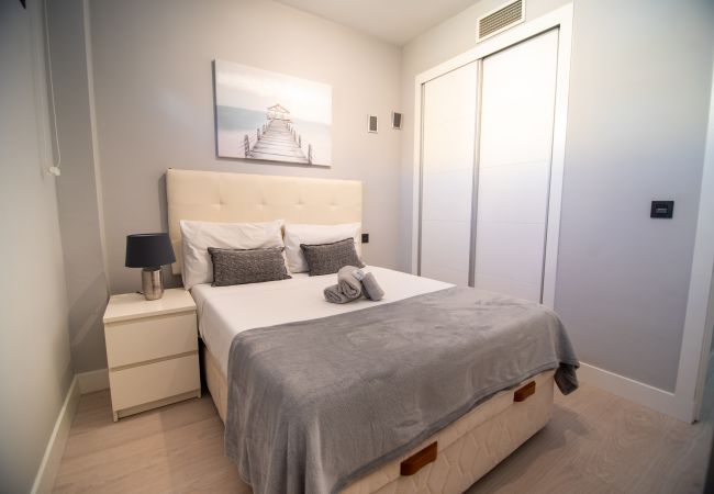 Apartamento em Madrid - M (JMC 5) BERNABEU R. MADRID STADIUM APARTMENT 1 ROOM 2 PAX PARKING  - MADRID BUSINESS CENTER Apartamento em Madrid - M (JMC 5) BERNABEU R. MADRID STADIUM APARTMENT 1 ROOM 2 PAX PARKING  - MADRID BUSINESS CENTER