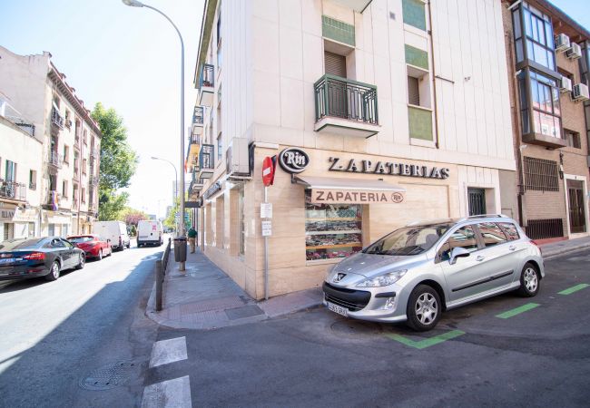 Apartamento em Madrid - M (JMC 5) BERNABEU R. MADRID STADIUM APARTMENT 1 ROOM 2 PAX PARKING  - MADRID BUSINESS CENTER Apartamento em Madrid - M (JMC 5) BERNABEU R. MADRID STADIUM APARTMENT 1 ROOM 2 PAX PARKING  - MADRID BUSINESS CENTER