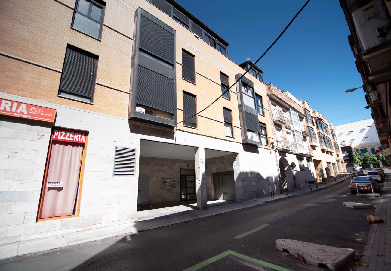 Apartamento em Madrid - M (JMC 5) BERNABEU R. MADRID STADIUM APARTMENT 1 ROOM 2 PAX PARKING  - MADRID BUSINESS CENTER Apartamento em Madrid - M (JMC 5) BERNABEU R. MADRID STADIUM APARTMENT 1 ROOM 2 PAX PARKING  - MADRID BUSINESS CENTER