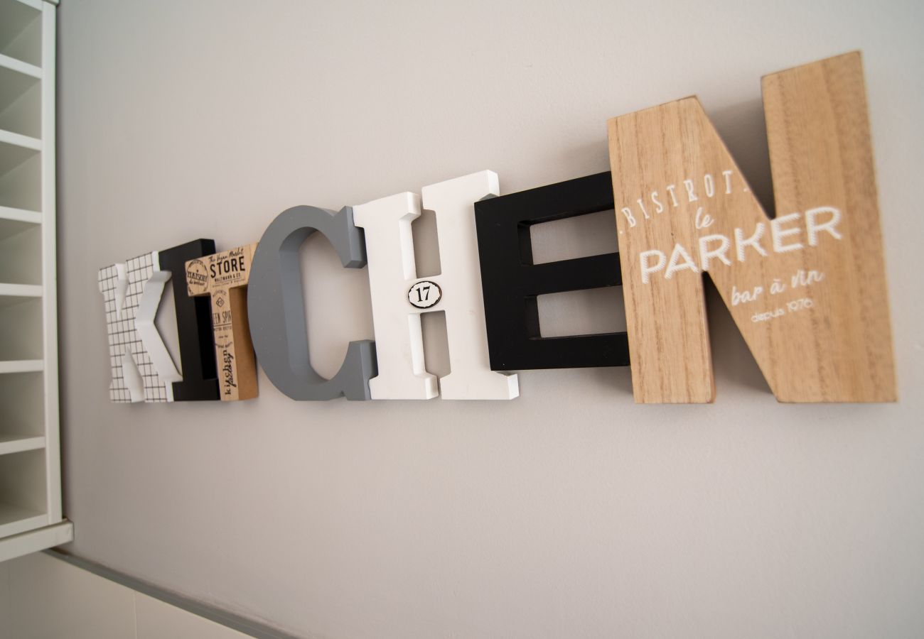 Apartamento em Madrid - M (JMC 5) BERNABEU R. MADRID STADIUM APARTMENT 1 ROOM 2 PAX PARKING  - MADRID BUSINESS CENTER Apartamento em Madrid - M (JMC 5) BERNABEU R. MADRID STADIUM APARTMENT 1 ROOM 2 PAX PARKING  - MADRID BUSINESS CENTER