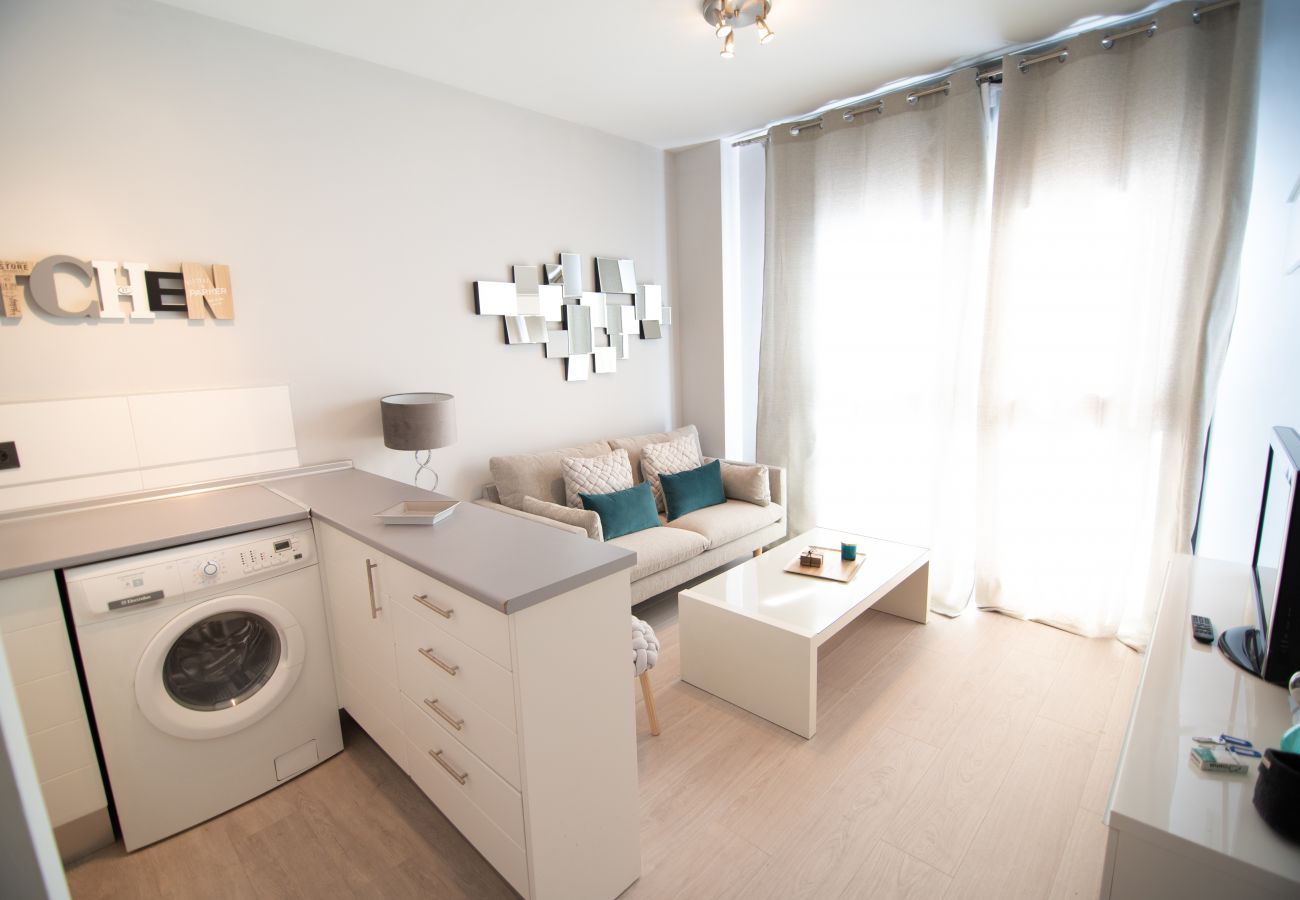 Apartamento em Madrid - M (JMC 5) BERNABEU R. MADRID STADIUM APARTMENT 1 ROOM 2 PAX PARKING  - MADRID BUSINESS CENTER Apartamento em Madrid - M (JMC 5) BERNABEU R. MADRID STADIUM APARTMENT 1 ROOM 2 PAX PARKING  - MADRID BUSINESS CENTER