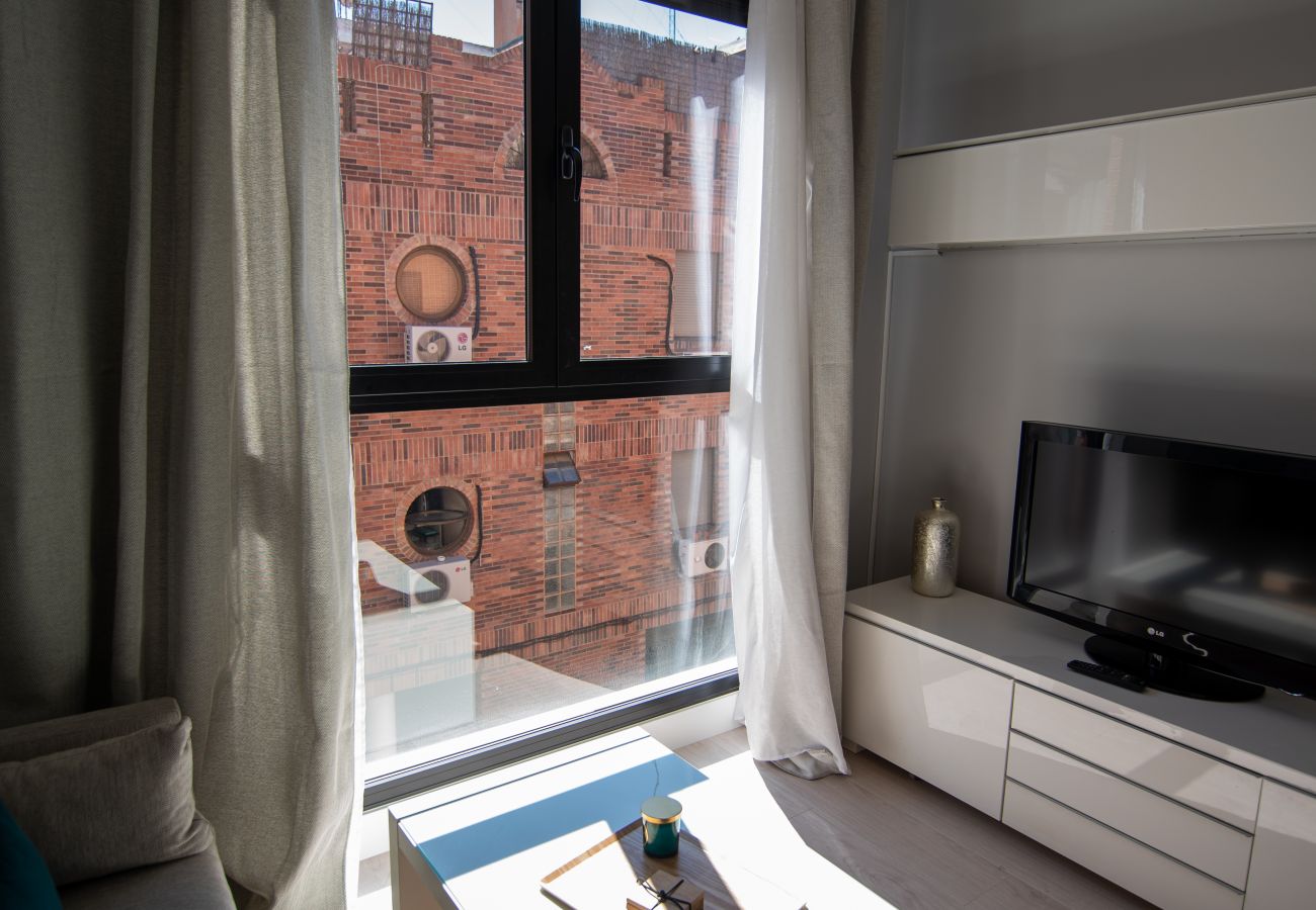 Apartamento em Madrid - M (JMC 5) BERNABEU R. MADRID STADIUM APARTMENT 1 ROOM 2 PAX PARKING  - MADRID BUSINESS CENTER Apartamento em Madrid - M (JMC 5) BERNABEU R. MADRID STADIUM APARTMENT 1 ROOM 2 PAX PARKING  - MADRID BUSINESS CENTER