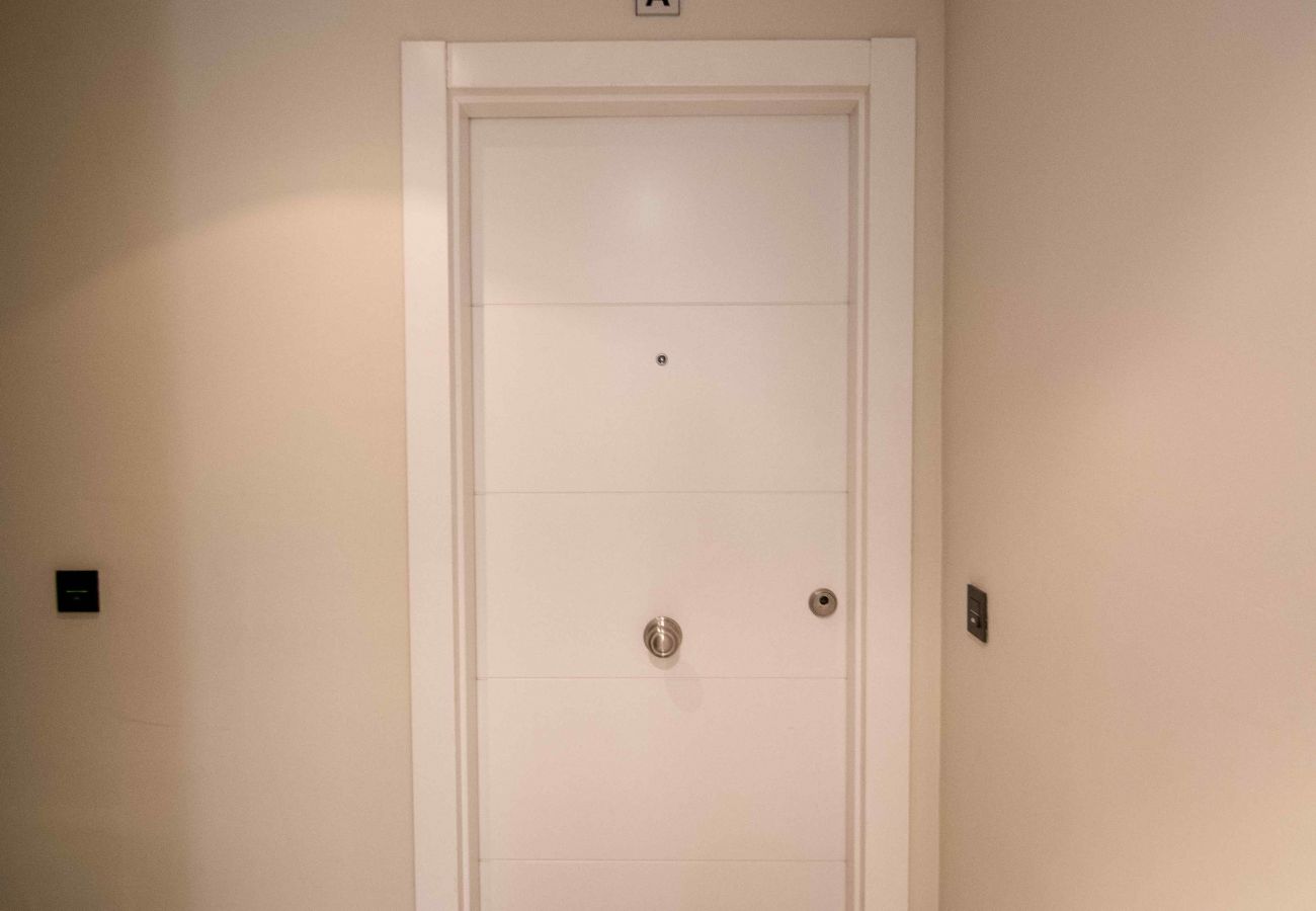 Apartamento em Madrid - M (JMC 5) BERNABEU R. MADRID STADIUM APARTMENT 1 ROOM 2 PAX PARKING  - MADRID BUSINESS CENTER Apartamento em Madrid - M (JMC 5) BERNABEU R. MADRID STADIUM APARTMENT 1 ROOM 2 PAX PARKING  - MADRID BUSINESS CENTER