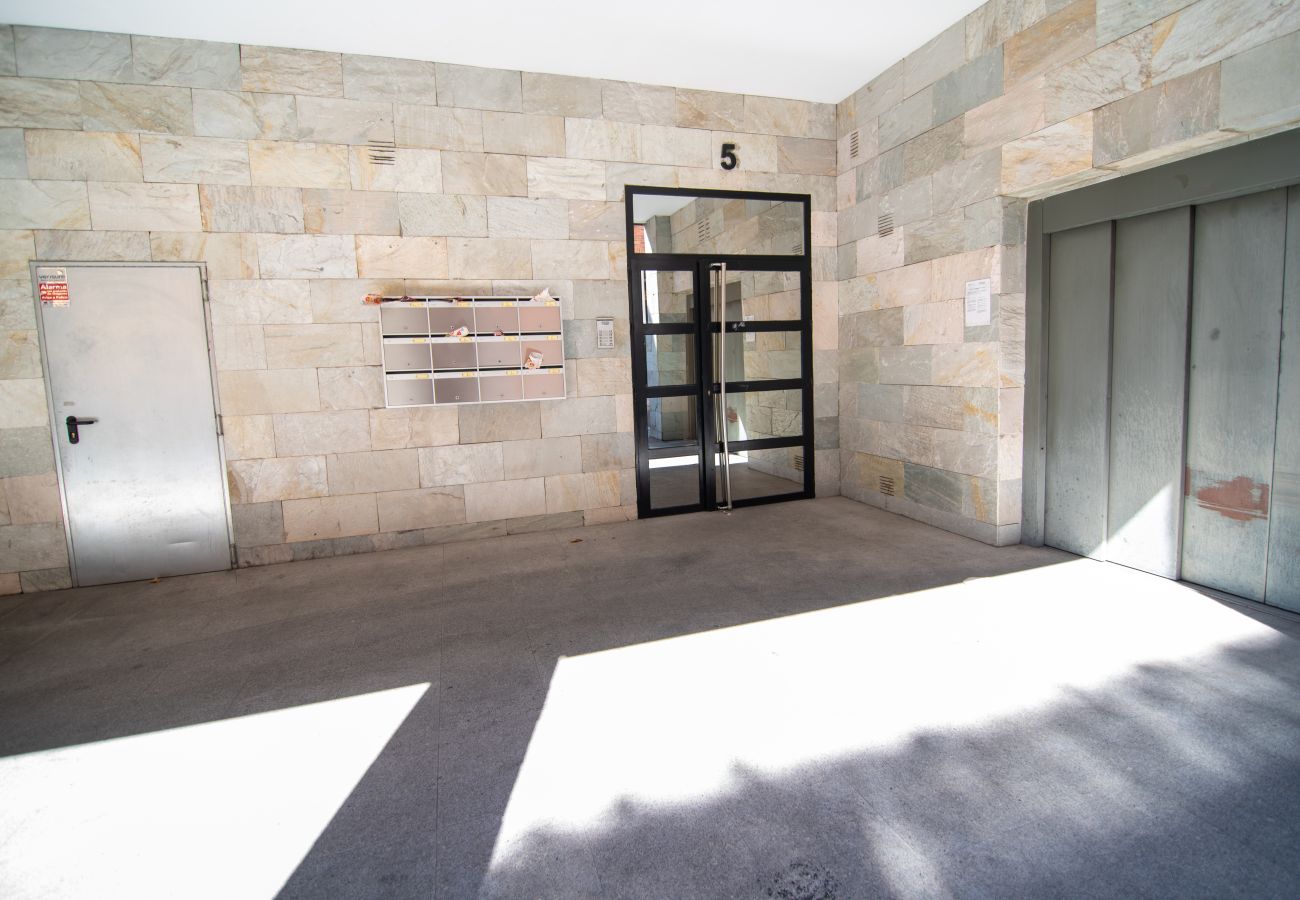 Apartamento em Madrid - M (JMC 5) BERNABEU R. MADRID STADIUM APARTMENT 1 ROOM 2 PAX PARKING  - MADRID BUSINESS CENTER Apartamento em Madrid - M (JMC 5) BERNABEU R. MADRID STADIUM APARTMENT 1 ROOM 2 PAX PARKING  - MADRID BUSINESS CENTER