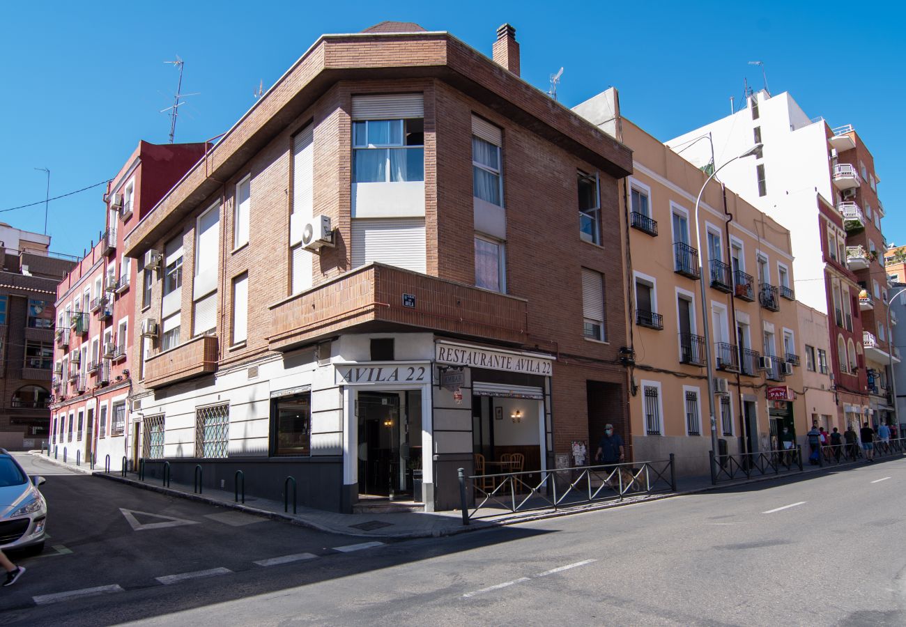 Apartamento em Madrid - M (JMC 5) BERNABEU R. MADRID STADIUM APARTMENT 1 ROOM 2 PAX PARKING  - MADRID BUSINESS CENTER Apartamento em Madrid - M (JMC 5) BERNABEU R. MADRID STADIUM APARTMENT 1 ROOM 2 PAX PARKING  - MADRID BUSINESS CENTER