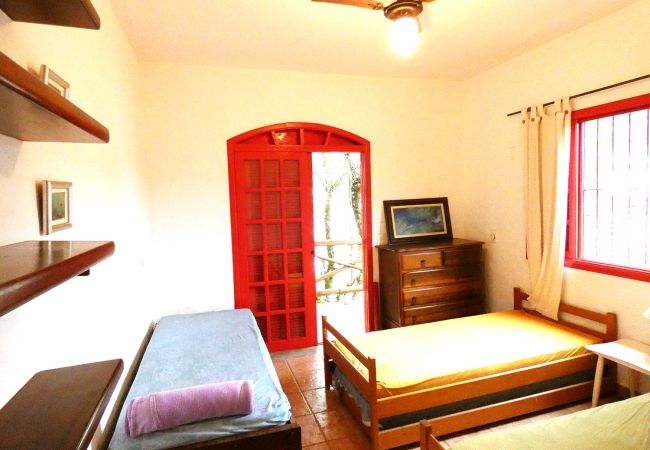 Casa em São Sebastião - Casa com lazer e WiFi a 100m da Praia de Guaecá/SP Casa em São Sebastião - Casa com lazer e WiFi a 100m da Praia de Guaecá/SP