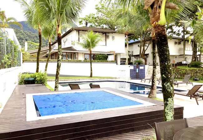 Casa em São Sebastião - Casa c lazer e wifi em frente à praia de Maresias Casa em São Sebastião - Casa c lazer e wifi em frente à praia de Maresias