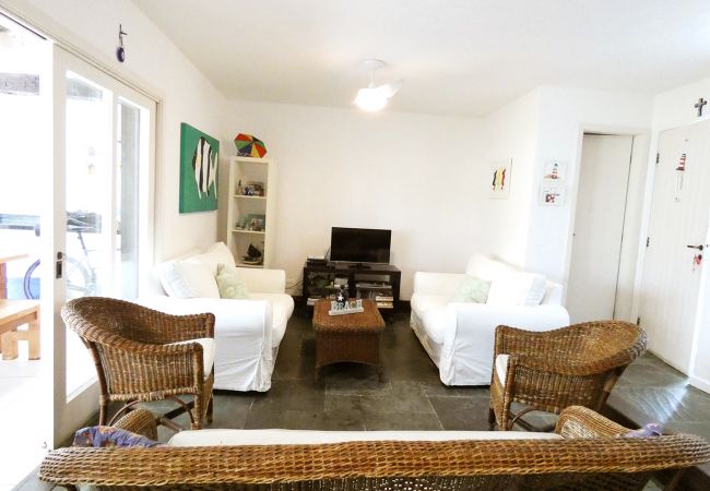 Casa em São Sebastião - Casa c lazer e wifi em frente à praia de Maresias Casa em São Sebastião - Casa c lazer e wifi em frente à praia de Maresias