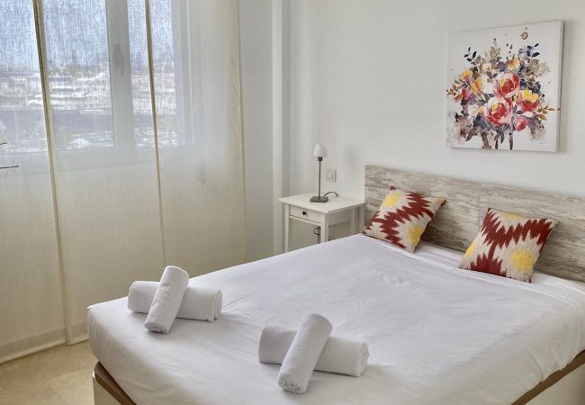 Apartamento em Las Palmas de Gran Canaria - HomeForGuest Apartamento cerca de las Canteras con Parking GRATIS
