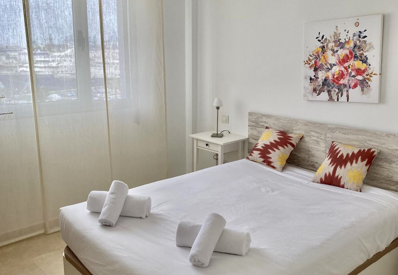 Apartamento em Las Palmas de Gran Canaria - HomeForGuest Apartamento cerca de las Canteras con Parking GRATIS