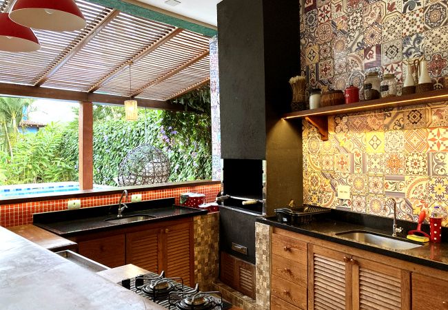 Casa em São Sebastião - Refúgio Perfeito: Conforto, Piscina e Praia! Casa em São Sebastião - Refúgio Perfeito: Conforto, Piscina e Praia!