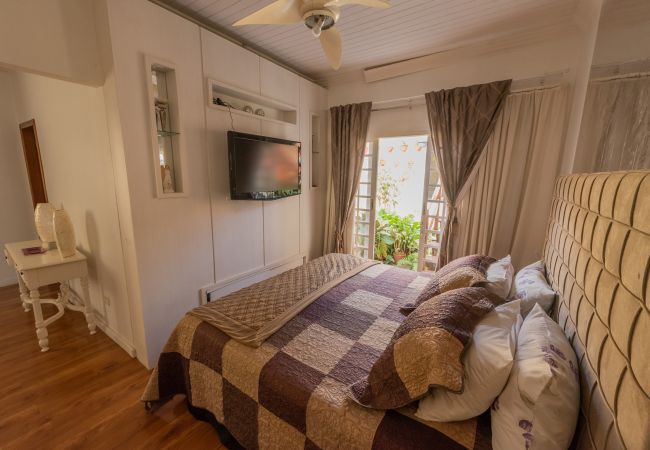 Casa em Campina Grande do Sul - Casa com Wi-Fi e lazer em Campina Grande do Sul Casa em Campina Grande do Sul - Casa com Wi-Fi e lazer em Campina Grande do Sul