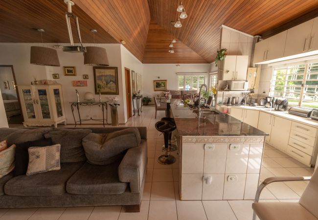 Casa em Campina Grande do Sul - Casa com Wi-Fi e lazer em Campina Grande do Sul Casa em Campina Grande do Sul - Casa com Wi-Fi e lazer em Campina Grande do Sul